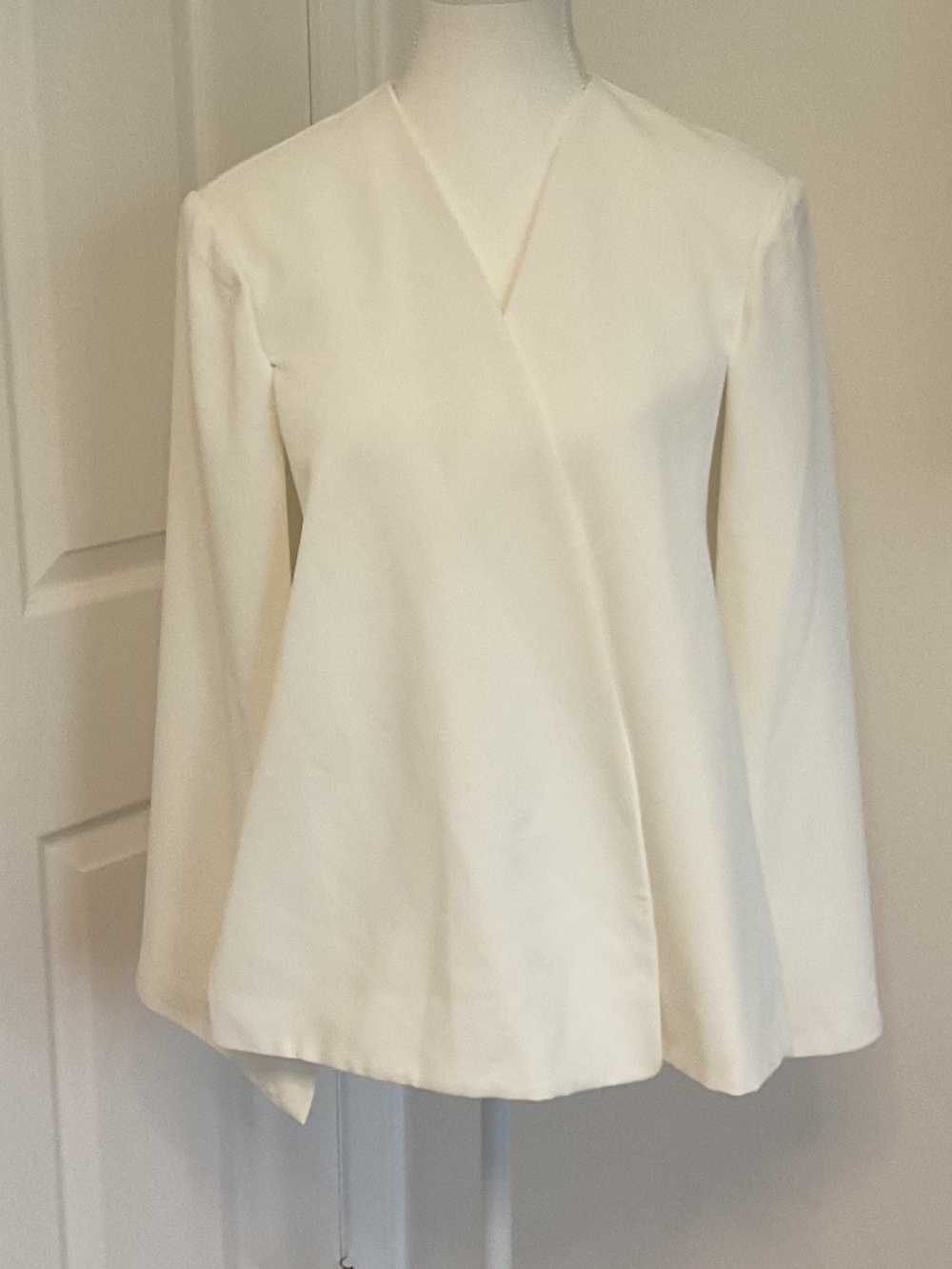 ⭐️Honey’s Chelsea Open Cape Blazer - size M - Picture 5 of 7
